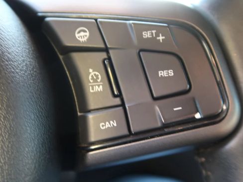 Used 2016 Jaguar F-TYPE R image 29