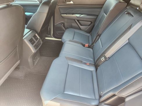 Used 2022 Volkswagen Atlas Cross Sport SEL R-Line AWD/4WD image 32