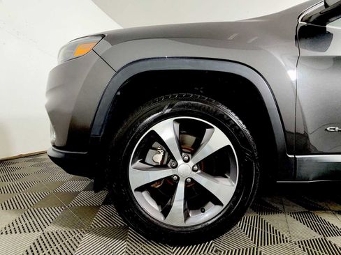 Used 2020 Jeep Cherokee Limited AWD/4WD image 8