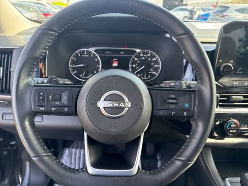 Used 2022 Nissan Pathfinder SL image 15