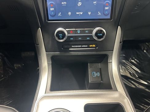 Used 2024 Ford Edge SEL image 17