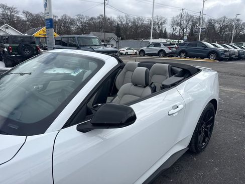 Used 2025 Ford Mustang Premium image 41