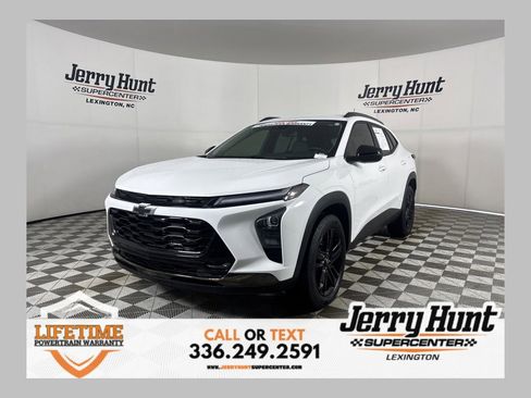 Used 2024 Chevrolet Trax ACTIV w/ Driver Confidence Package FWD image 1