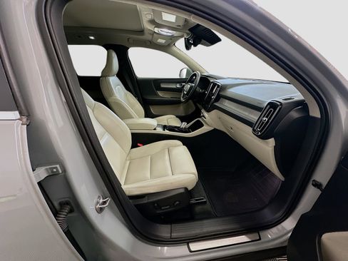 Used 2024 Volvo XC40 B5 Plus image 32