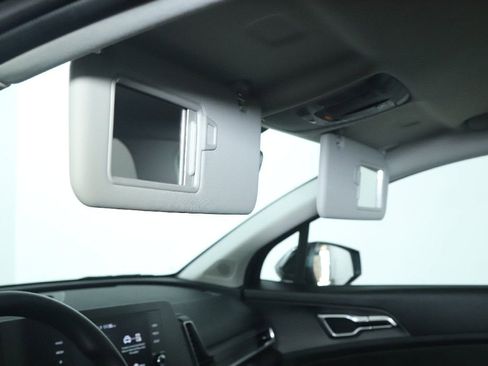 Used 2025 Kia Sportage LX image 19