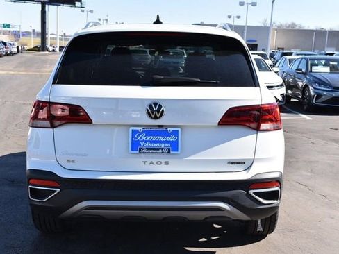 Used 2023 Volkswagen Taos SE w/ Panoramic Sunroof Package image 6