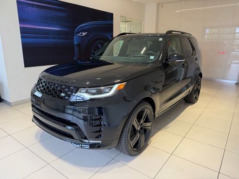 New 2025 Land Rover Discovery Dynamic SE image 1