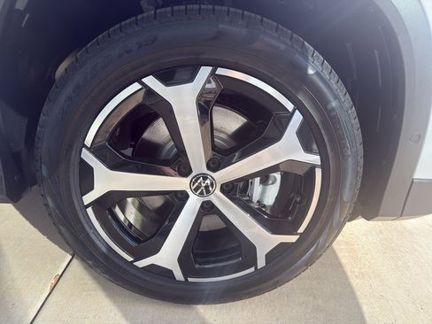 New 2026 Volkswagen Tiguan SE image 17