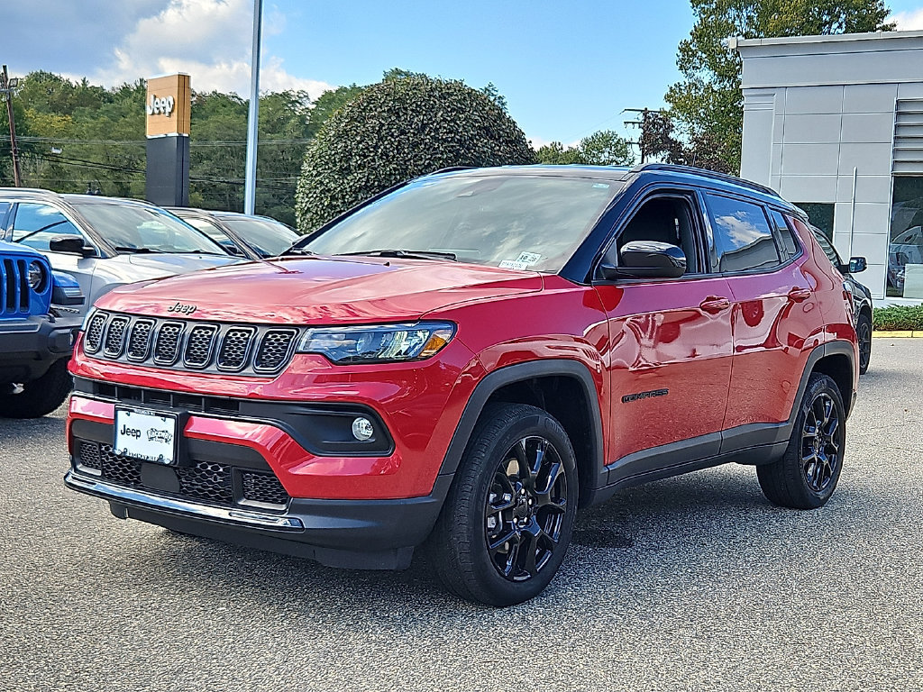 Used 2023 Jeep Compass Latitude w/ Convenience Group AWD/4WD image 3
