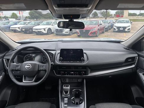 Used 2025 Nissan Rogue SV FWD image 35