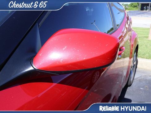 Used 2016 Hyundai Veloster FWD image 13