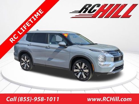 New 2026 Mitsubishi Outlander SE image 1