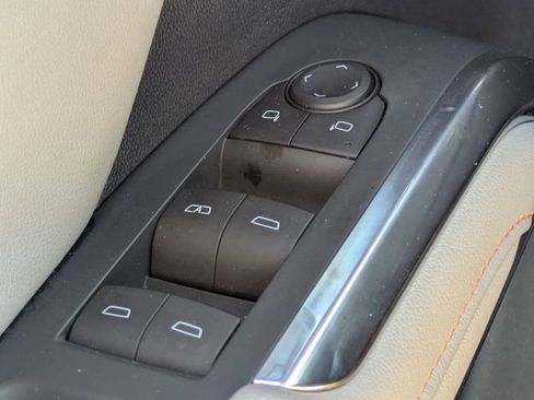 Used 2025 Chevrolet Traverse LT image 23