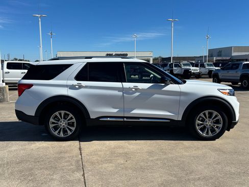 Used 2023 Ford Explorer Limited image 2