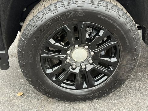 Certified 2021 GMC Sierra 2500 Denali w/ Denali Black Diamond Edition image 11