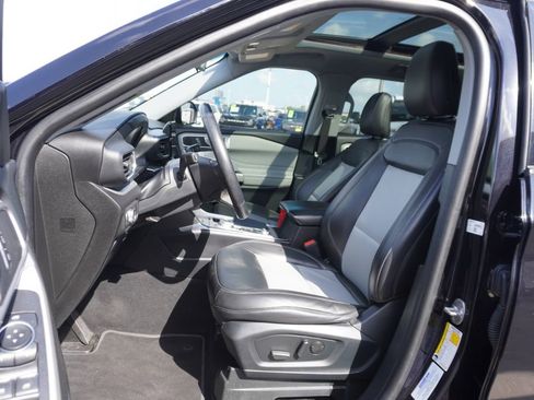 Used 2022 Ford Explorer XLT w/ Equipment Group 202A image 7