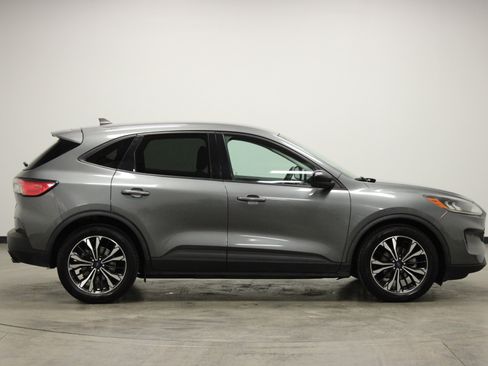 Used 2022 Ford Escape SE w/ SE Sport Appearance Package image 9