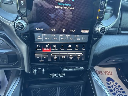Used 2025 RAM 3500 Laramie AWD/4WD image 28