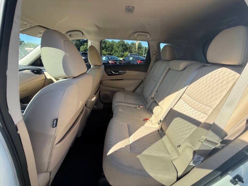 Used 2018 Nissan Rogue SV w/ Premium Package AWD/4WD image 9
