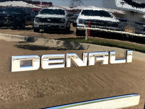 Used 2015 GMC Yukon Denali w/ Touring Package AWD/4WD image 9