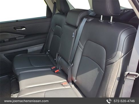 New 2025 Nissan Pathfinder SL image 12