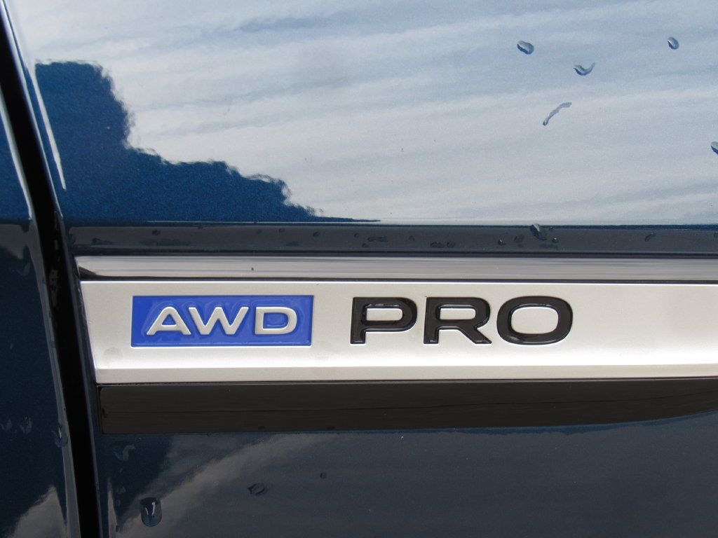 Used 2023 Volkswagen ID.4 Pro AWD/4WD image 8