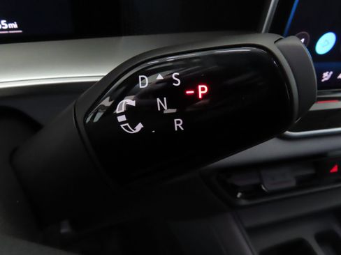 New 2026 Volkswagen Tiguan SE image 17