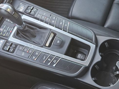 Certified 2021 Porsche Macan image 20