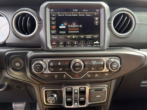 Used 2021 Jeep Gladiator Overland w/ Popular Equipment Package image 35