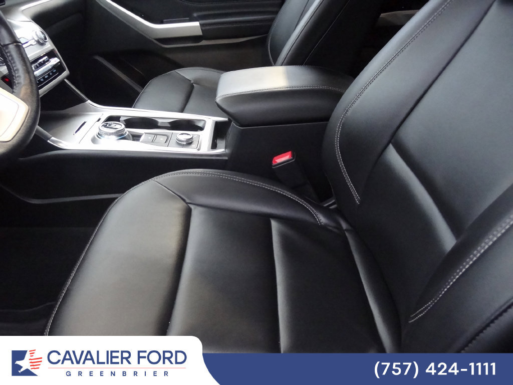Used 2022 Ford Explorer XLT w/ Equipment Group 202A AWD/4WD image 8