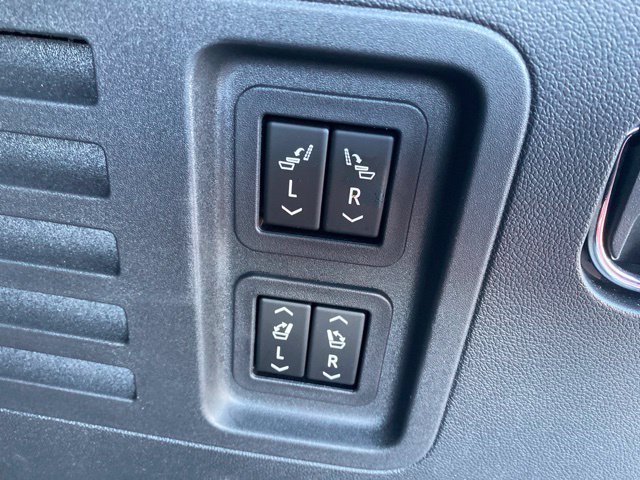 Used 2026 Buick Enclave Avenir AWD/4WD image 39