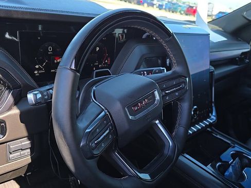 Used 2025 GMC Yukon AT4 w/ AT4 Premium Plus Package AWD/4WD image 9