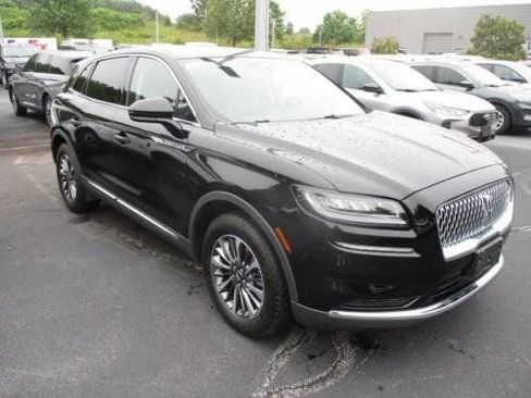 Used 2022 Lincoln Nautilus FWD w/ Premium Package image 2