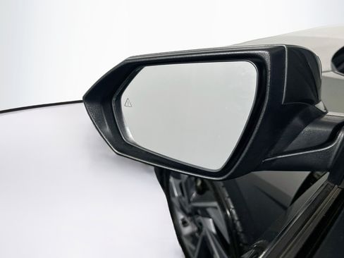 Used 2025 Hyundai Elantra Limited FWD image 16