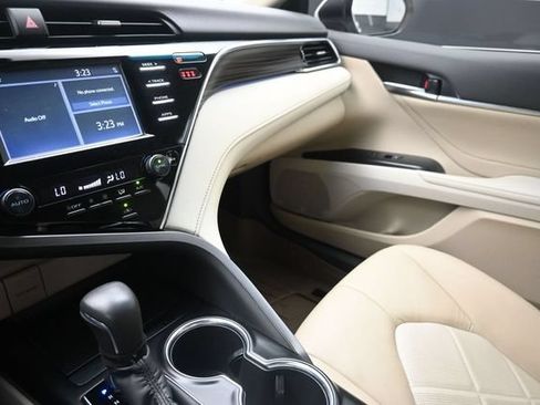 Used 2018 Toyota Camry XLE FWD image 29