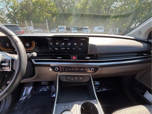 Used 2026 Kia Carnival LXS Hybrid FWD image 11