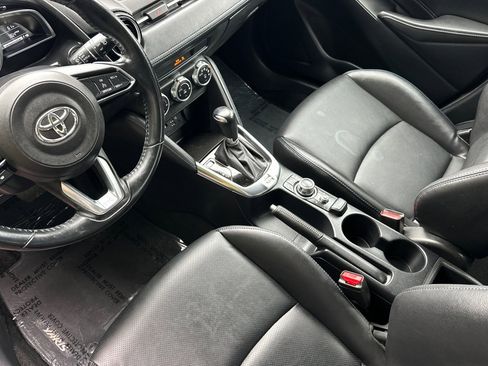 Used 2020 Toyota Yaris XLE image 41