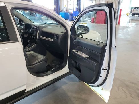 Used 2016 Jeep Compass High Altitude AWD/4WD image 17