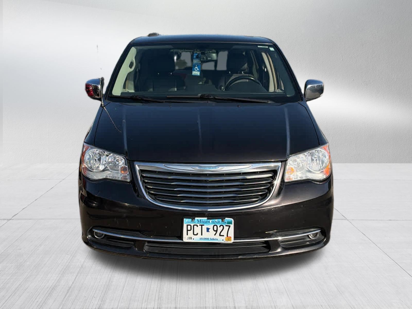Used 2015 Chrysler Town & Country Touring-L w/ Driver Convenience Group FWD image 2