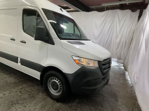 Used 2022 Mercedes-Benz Sprinter 2500 image 2