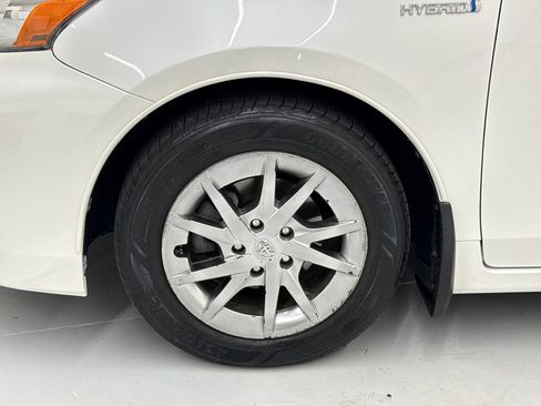 Used 2017 Toyota Prius V Four FWD image 9