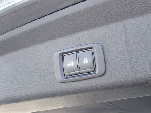 Used 2025 Mitsubishi Outlander SE image 14