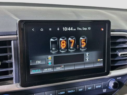 Used 2021 Hyundai Venue FWD image 21