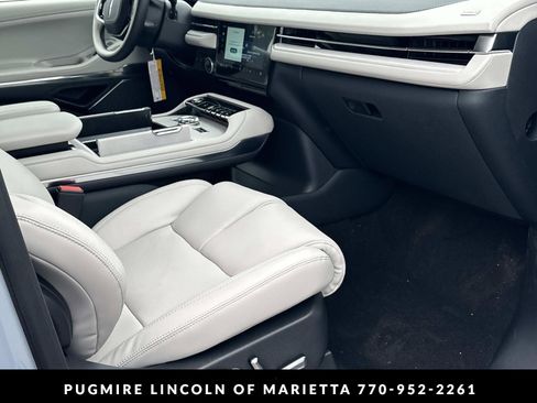 New 2026 Lincoln Navigator L Reserve AWD/4WD image 13