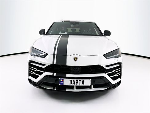 Used 2021 Lamborghini Urus Base image 2
