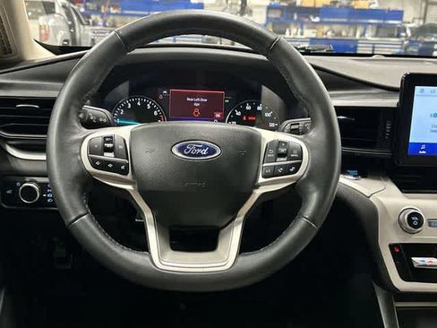 Used 2023 Ford Explorer XLT AWD/4WD image 15
