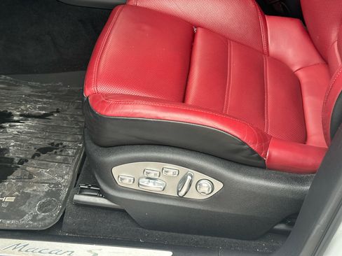 Used 2023 Porsche Macan S image 15