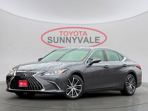 Used 2025 Lexus ES 300h w/ Premium Package image 2