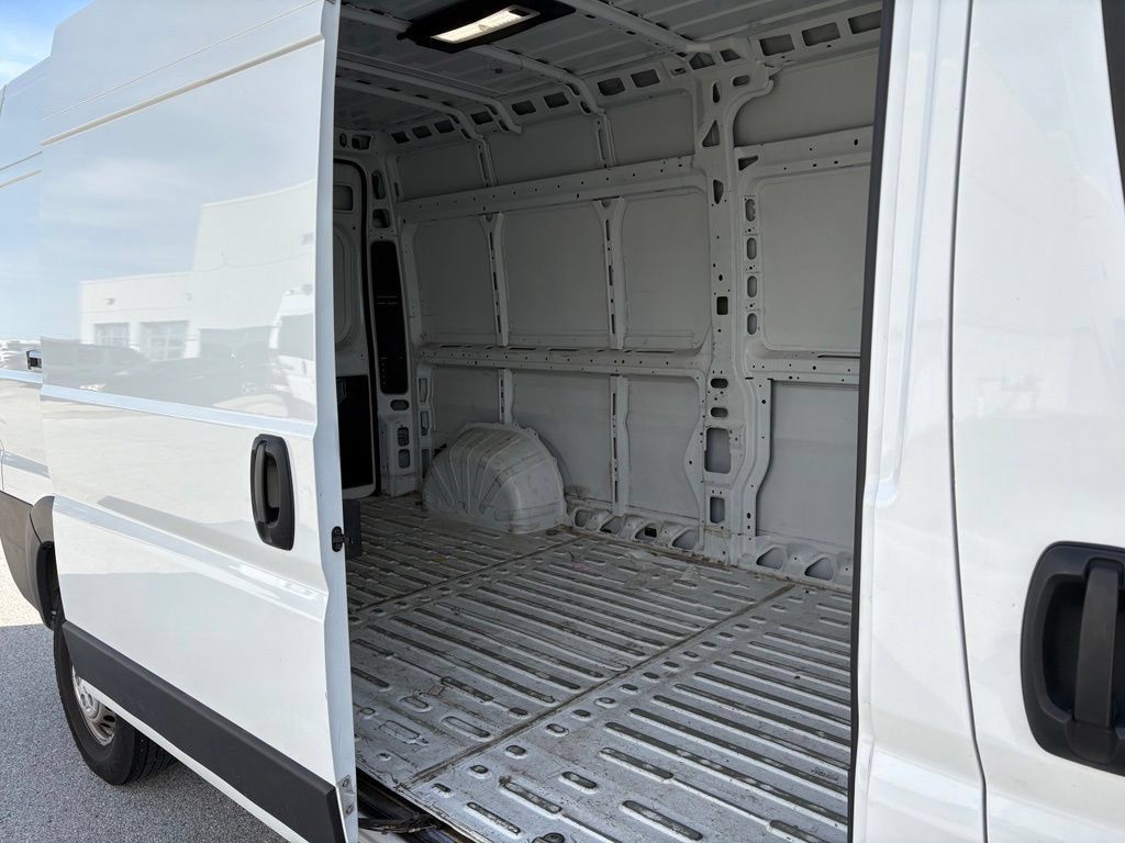 Used 2024 RAM ProMaster 2500 w/ Convenience Group FWD image 14