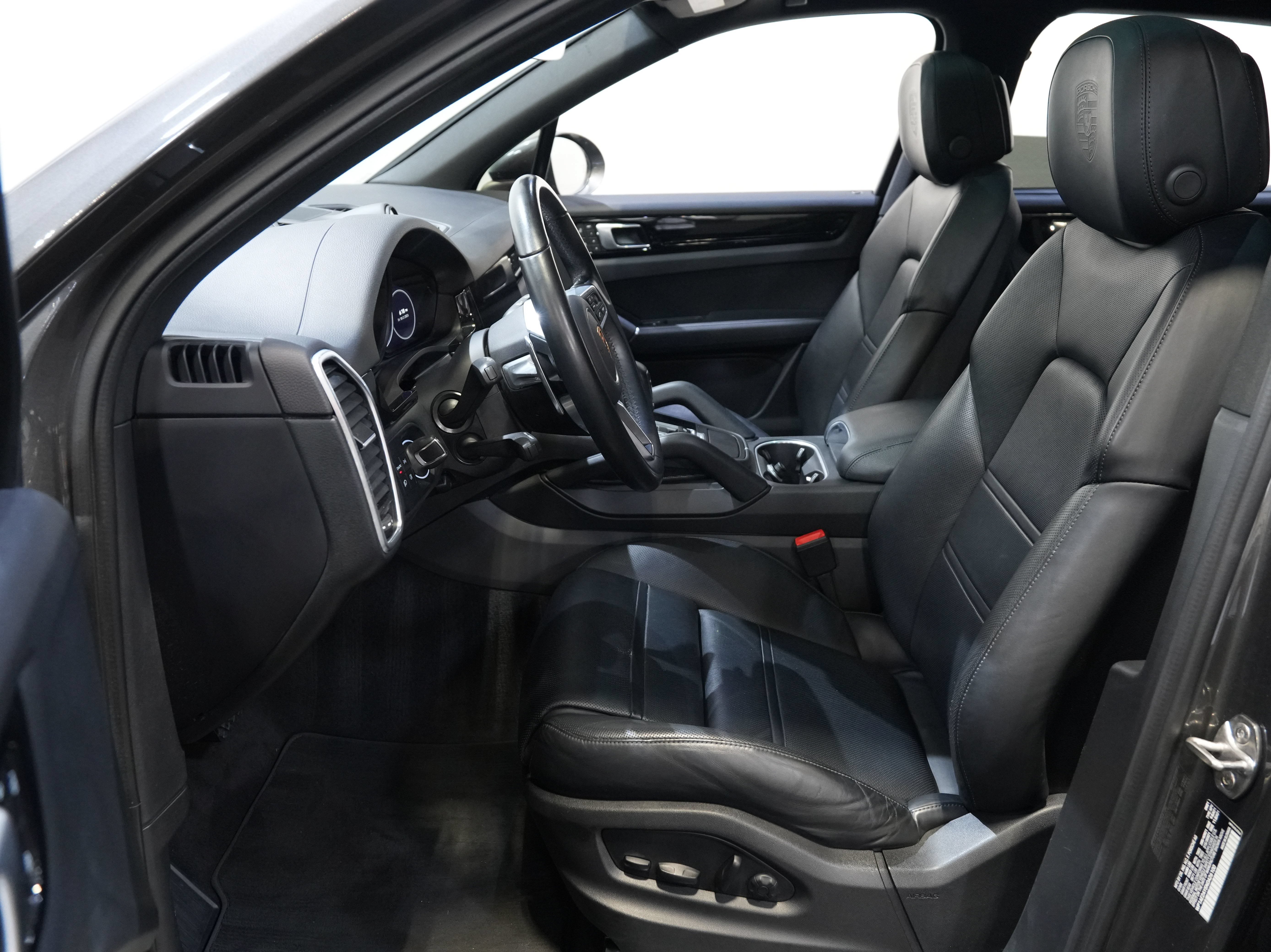 Used 2022 Porsche Cayenne E-Hybrid AWD/4WD image 30